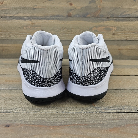 Kyrie Flytrap VI White Black Men's Basketball Shoes Sneakers  NEW - Picture 3 of 11